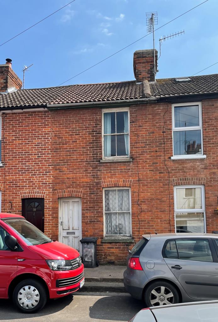 Lot: 1 - TWO-BEDROOM HOUSE FOR IMPROVEMENT - 